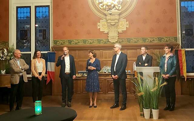Partnerschaftsfahrt der Forchheimer Delegation nach Le Perreux 2022 v.l.: Festakt im Rathaussaal von Le Perreux mit Altbürgermeister Gilles Carrez, 2. Bürgermeisterin Hélène Roussellin, dem Partnerschaftsvorsitzendem Dr. Ulrich Schürr, Oberbürgermeisterin Christel Royer, Oberbürgermeister Dr. Uwe Kirschstein, dem Partnerschaftsbeauftragten Jean-Baptiste Roblin und Catherine Allard