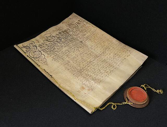 Bild einer antiken Urkunde aus dem Stadtarchiv