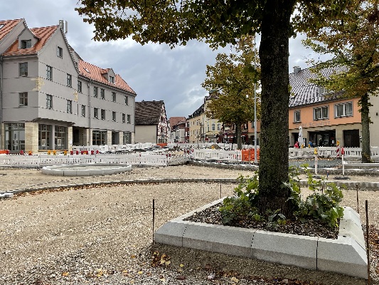 Vorbereitende Straßenbauarbeiten am Kreisverkehr