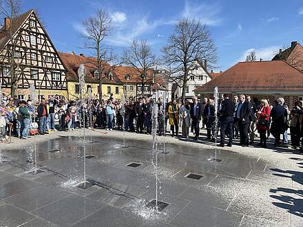 Feierliche Eröffnung der Wasserspiele am Paradeplatz.