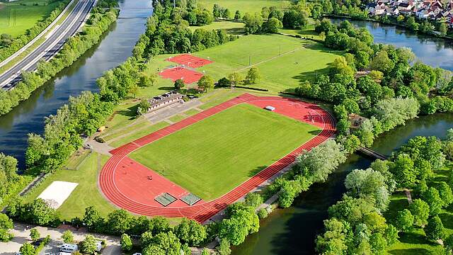 Blick von oben auf die Sportinsel in Forchheim