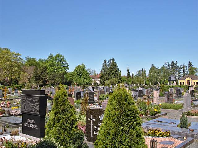 Grabanlagen am Alten Friedhof Grabanlagen mit Bepflanzung am Alten Friedhof