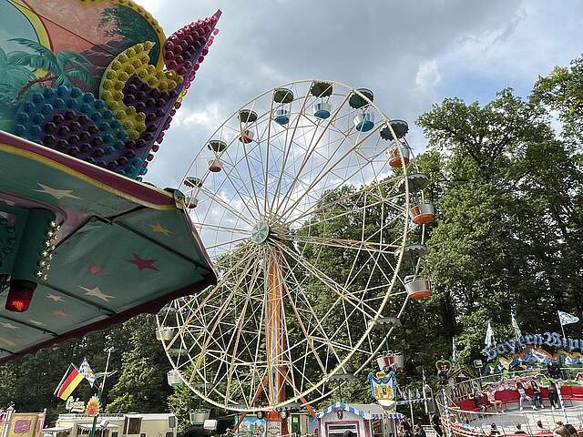 Riesenrad am Annafest im Kellerwald.