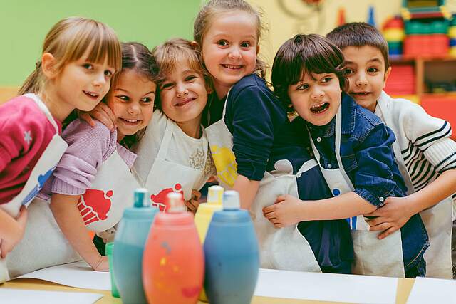 Kinder bei einem Malworkshop