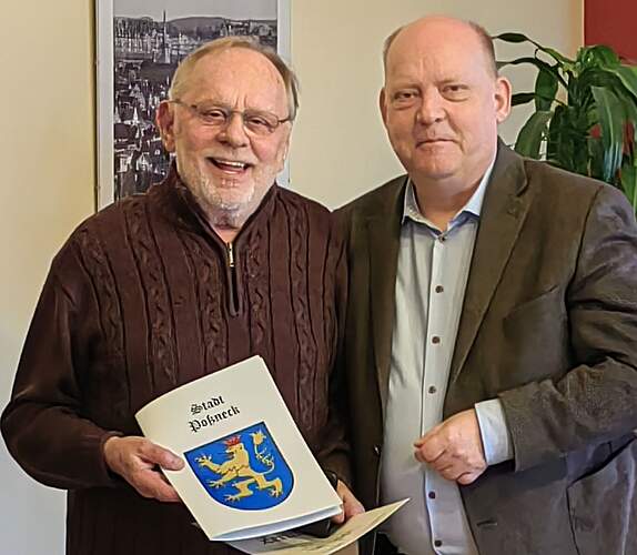 Dem Forchheimer Partnerschaftsbeauftragten Ulli Welz wurde in Pößneck für sein langes Wirken als Partnerschaftsbeauftragter durch Bürgermeister Michael Modde die Ehrenmedaille der Stadt in Gold überreicht. 