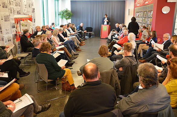 Vortrag vor vielen Personen auf dem Kulturworkshop