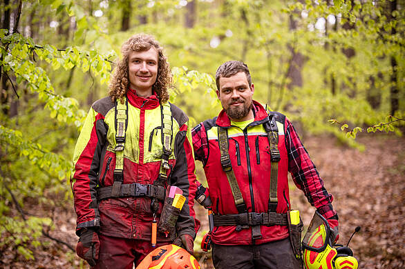 Mitarbeitende aus dem Forstamt im Wald