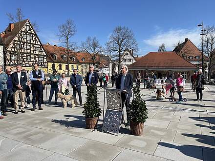 Thomas Engel, stellvertretender Regierungspräsidenten der Regierung von Oberfranken, bei seiner Rede zur Eröffnung des Paradeplatzes.