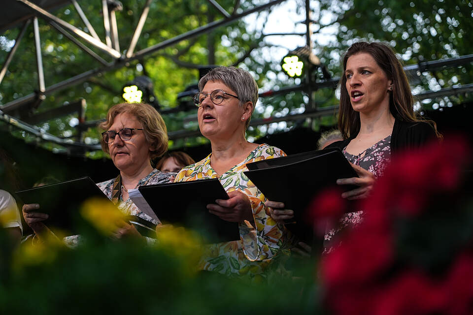 Singender Chor bei der Stadtbadserenade