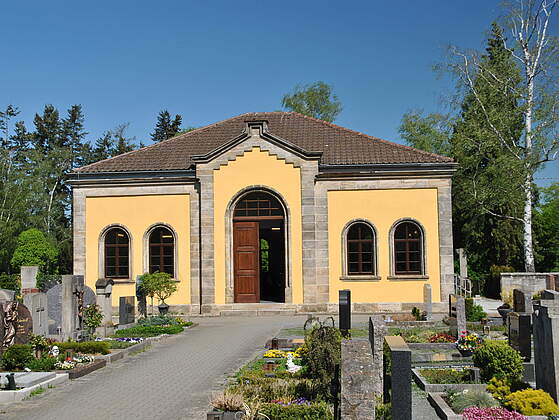 Außenansicht des Kolombariums im Alten Friedhof in Forchheim